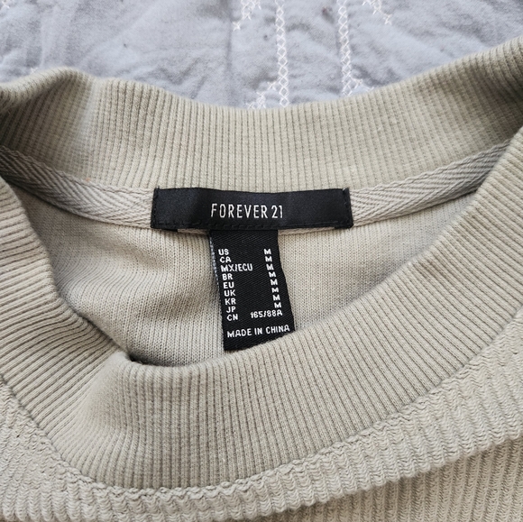 Slae 3 for $15: Light green crop long sleeve - Picture 3 of 4